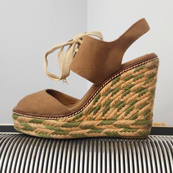 TORY BURCH LINLEY BROWN CANVAS W/GREEN ACCENT ESPIDRILLES WEDGE SANDALS SIZE 8 - Picture 1 of 7